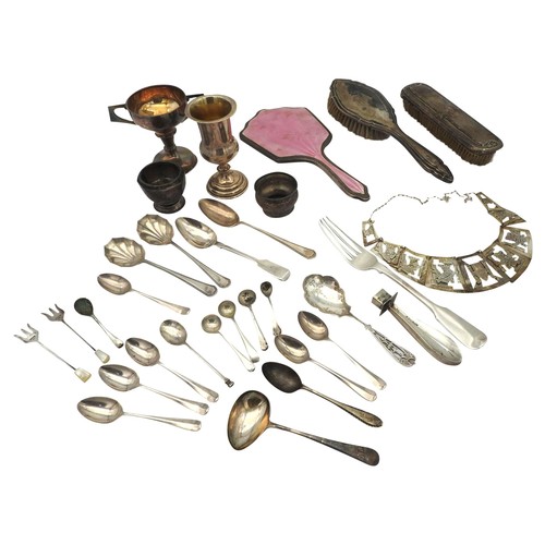 844 - A MIXED GROUP OF SILVER WARES, the lot comprised of silver back brushes, hand mirror frame, presenta... 