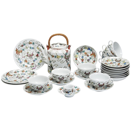 225 - A CHINESE FAMILLE ROSE TEA SERVICE 20TH CENTURYcomprising a teapot, eight cups, nine saucers, three ... 