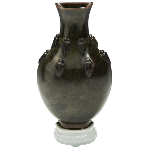 322 - A RARE BROWN TEADUST AND CELADON-GLAZED WALL VASEQING DYNASTY, JIAQING / DAOGUANG PERIODof flattened... 