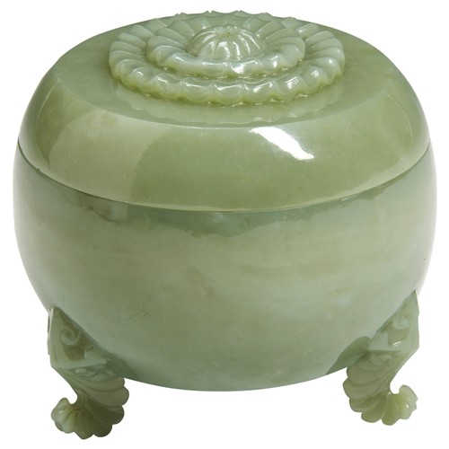 496 - A CARVED JADE MUGHAL BOX AND COVER19TH / 20TH CENTURYof cylindrical baluster form, the cover finely ... 