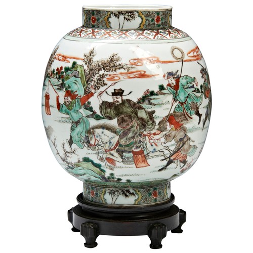 3 - A RARE FAMILLE VERTE LANTERN KANGXI PERIOD (1662-1722)康熙五彩“蕭何月下追韓信”故事圖燈籠the exterior of the lantern ... 