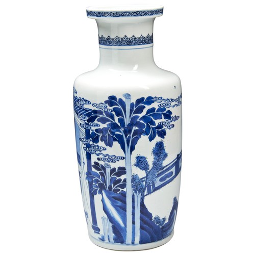 32 - A GOOD BLUE AND WHITE ROULEAU VASE KANGXI PERIOD (1662-1722)康熙青花人物故事圖紋瓶the vase of cylindrical body ... 