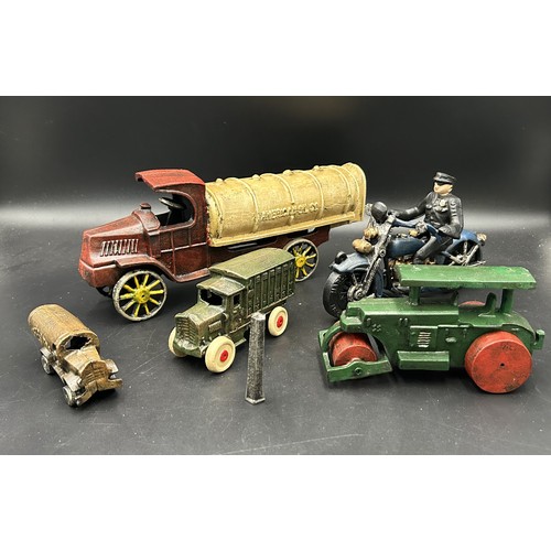 519 - OVERLAND CAST IRON TOY CIRCUS SET Heavy vintage style iron circus set of 5 pieces, approximately 1:2... 