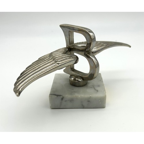 285 - BENTLEY WINGED 'B' BONNET MASCOTReproduction, mounted on square marble plinth, height 80mm, wing spa... 