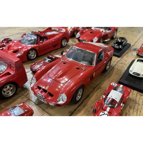 FERRARI MODEL CAR COLLECTION Five 118 scale Ferrari models by Bburago