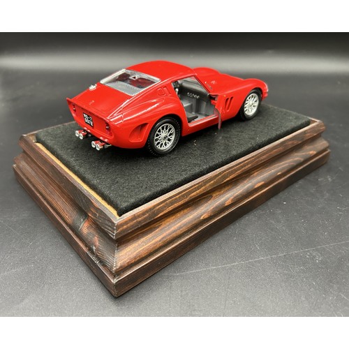 522 - FERRARI MODEL CAR COLLECTION Five 1:18 scale Ferrari models by Bburago (F40, F50, 250 GTO and 250 Te... 