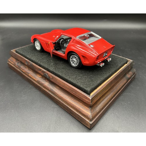 522 - FERRARI MODEL CAR COLLECTION Five 1:18 scale Ferrari models by Bburago (F40, F50, 250 GTO and 250 Te... 