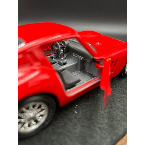 522 - FERRARI MODEL CAR COLLECTION Five 1:18 scale Ferrari models by Bburago (F40, F50, 250 GTO and 250 Te... 