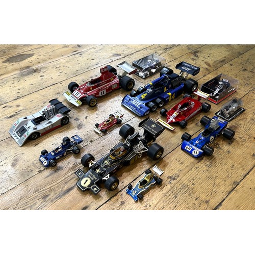 523 - COLLECTION OF CLASSIC GRAND PRIX MODELSIncludes larger scale models of 1970s Ferrari, Alfa-Romeo, an... 