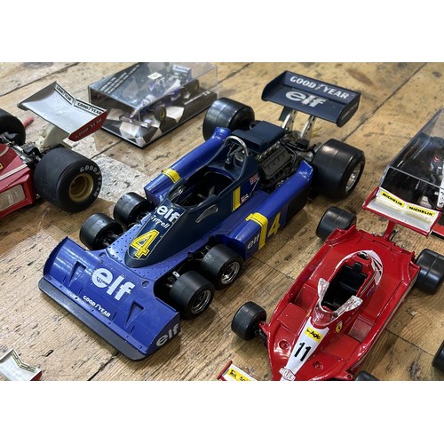 523 - COLLECTION OF CLASSIC GRAND PRIX MODELSIncludes larger scale models of 1970s Ferrari, Alfa-Romeo, an... 