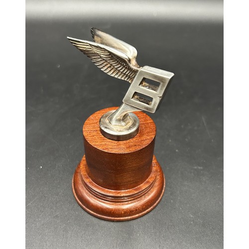 490 - A SMALL SILVER BENTLEY 'FLYING B' MASCOT1950s, silver. A presentation for long service to a former m... 