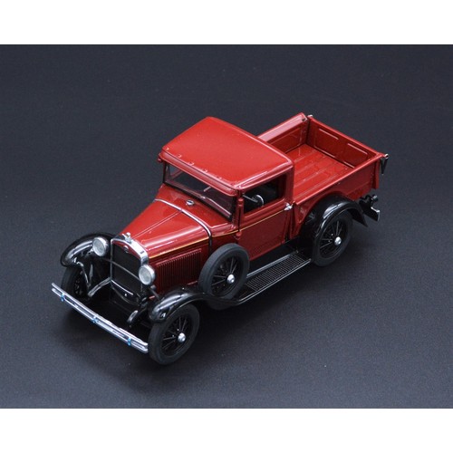 514 - 1:24 1931 FORD MODEL A PICKUP BY DANBURY MINTAlso included:1:24 1933 FORD DELUXE COUPE BY DANBURY MI... 