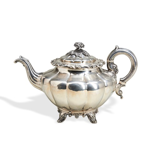 98 - AN ANGLO-INDIAN LARGE MELON SHAPE TEAPOT, C.1840. A large teapot with cast florate rim and finial on... 