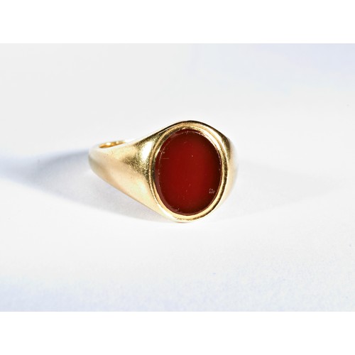 222 - CARNELIAN SIGNET RINGthe oval carnelian plaque set in a gold mountHallmarked for 18 carat goldTotal ... 