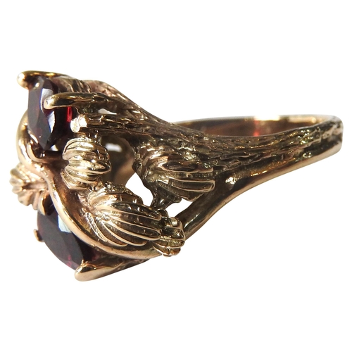 407 - AN UNUSUAL GARNET MOUNTED GOLD RING, the two pear shaped garnets set in a foliate decorated mount, t... 