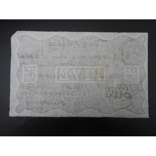 383 - A BANK OF ENGLAND WHITE FIVE POUND NOTE, 1922, signed Harvey, dated 15th Apr 1922 (London)
No. D-850... 