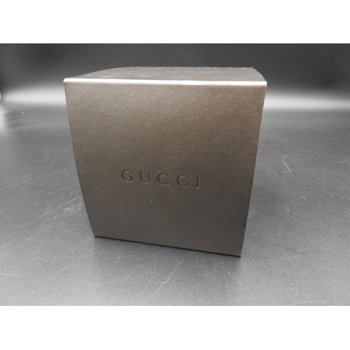 400 - A GUCCI STAINLESS STEEL WRIST WATCH, with presentation box