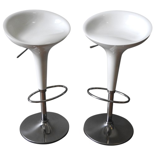 70 - A PAIR OF ITALIAN MAGIS BOMBO BAR STOOLS, LATE 20TH CENTURY, deisgned by Stefano Giavannino86 cm hig... 