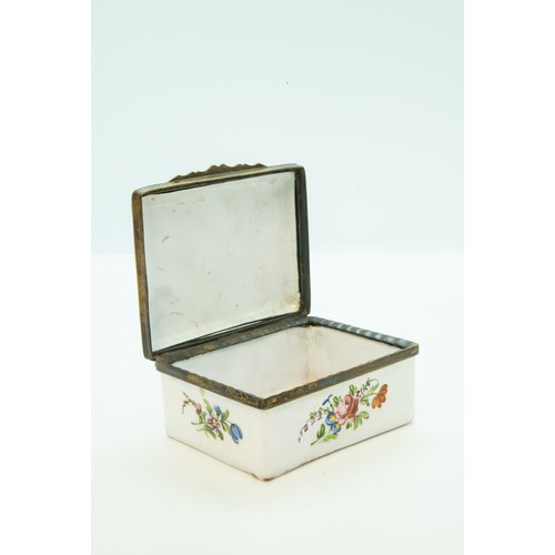 1845 - AN 18TH CENTURY ENGLISH ENAMEL BOX,CIRCA 1760The cover depicting a merchant paying homage to a Poten... 