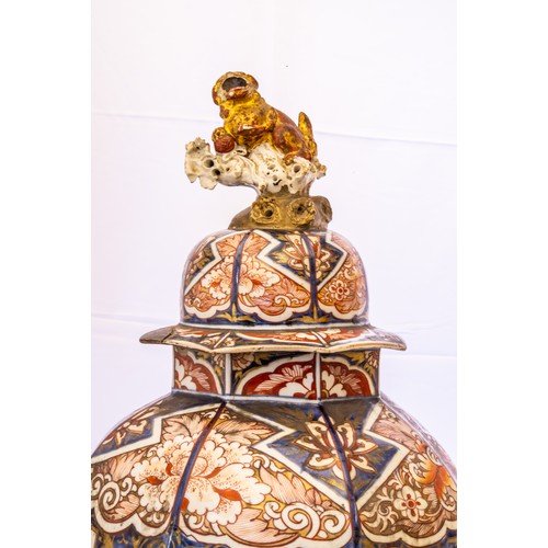 2178 - A LARGE JAPANESE IMARI JAR AND COVEREDO PERIOD, 18TH CENTURYwith a lion finial62cm high... 