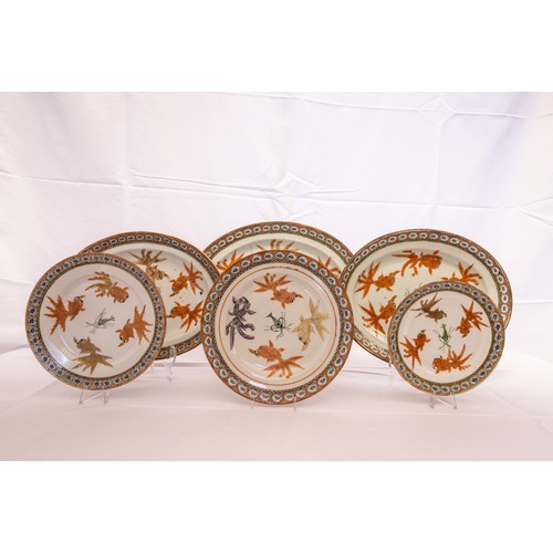 1994 - AN ASSEMBLED CHINESE EXPORT DINNER SERVICE20TH CENTURYdecorated with fantail fish (51)