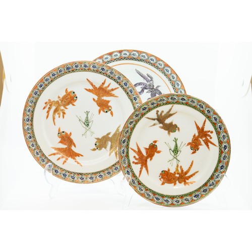 1994 - AN ASSEMBLED CHINESE EXPORT DINNER SERVICE20TH CENTURYdecorated with fantail fish (51)