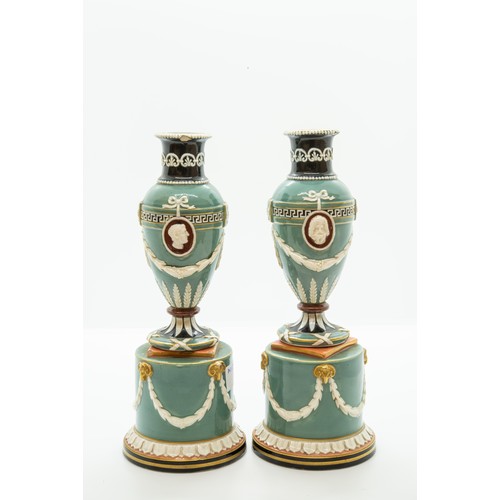 839 - A PAIR OF WEDGWOOD VICTORIA WARE VASESCIRCA 1880The Neoclassical urns, raised on round bases, 19.5cm... 