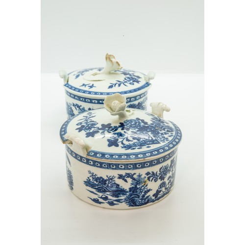 858 - TWO WORCESTER BUTTER BOXESCIRCA 1775Each printed with a chinese fence, together with an 18th century... 