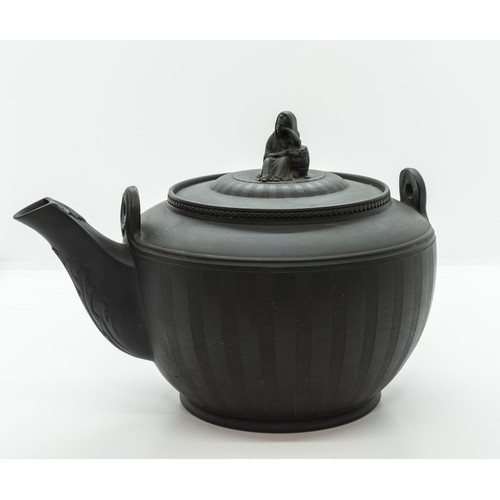 878 - A BLACK BASALT TEA KETTLECIRCA 1800Of neoclassical form and with engine turned decoration, 22cms wid... 