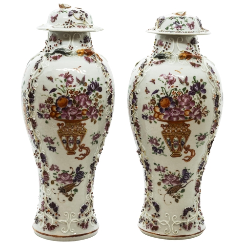 2001 - A PAIR OF CHINESE EXPORT FAMILLE ROSE VASES AND COVERSQIANLONG PERIOD (1736-1795)29cm high... 