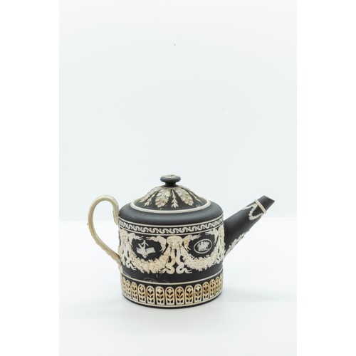 920 - A WEDGWOOD BASALT TEAPOT AND A REDWARE TEA