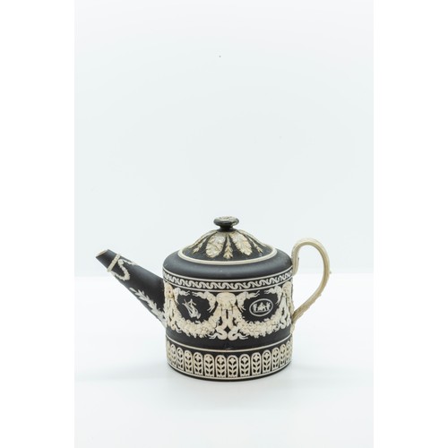 920 - A WEDGWOOD BASALT TEAPOT AND A REDWARE TEA