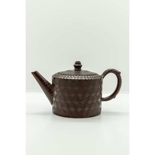 920 - A WEDGWOOD BASALT TEAPOT AND A REDWARE TEA