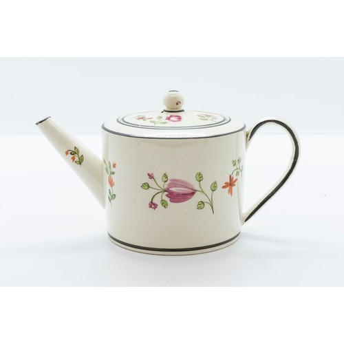 927 - A WEDGWOOD CREAMWARE TEAPOT