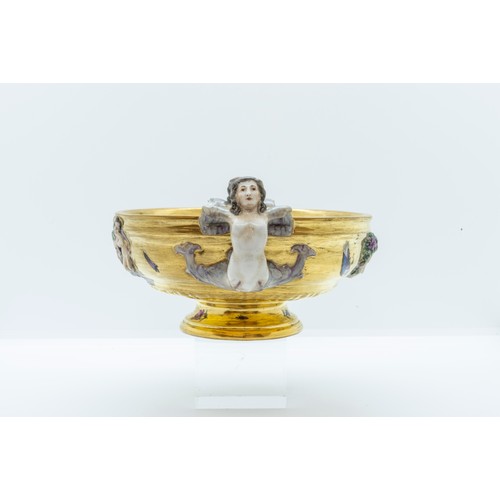 942 - AN ITALIAN LOW TAZZA19TH CENTURYProbbaly Doccia, 22.5cms wide