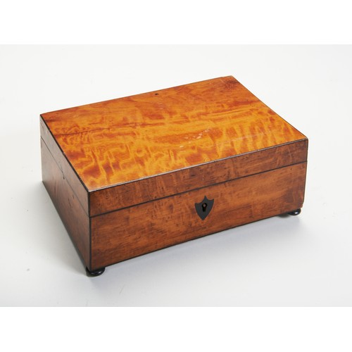 1861 - A LATE GEORGE III SATINWOOD WORK BOXCIRCA 1790with a compartmented fitted interior24cm wide, 9.5cm h... 