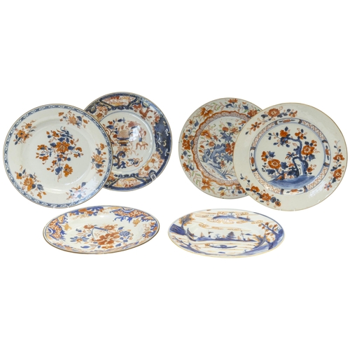 2004 - A GROUP OF SIX CHINESE EXPORT IMARI DISHESQING DYNASTY, 18TH CENTURY22cm - 23cm diam approx.... 