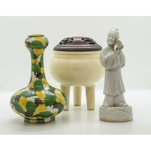 2039 - A CHINESE EGG & SPINACH GARLIC MOUTH VASEKANGXI PERIOD16.5cm high; together with A DEHAU FIGURE,... 