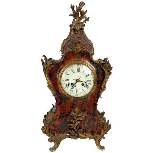 104 - A FRENCH BOULLE MANTLE CLOCK. Striking movement stamped Bartlett, domentable cream enamel dial in a ... 