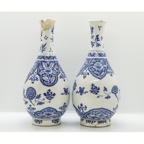 2069 - A PAIR OF BLUE AND WHITE BOTTLE VASESKANGXI PERIOD (1662-1722)23cm high