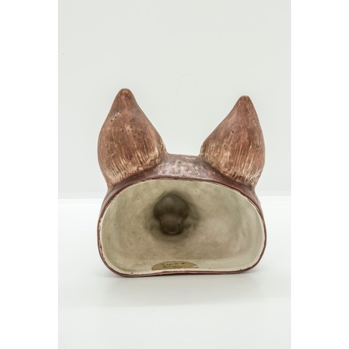 1041 - A PEARLWARE STIRUP CUPCirca 1800 of fox head form, 15cms