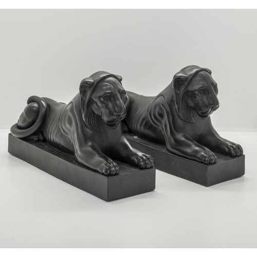 1043 - A PAIR OF WEDGWOOD BASALT EGYPTIAN LIONS 18th/19th Century, 22cms