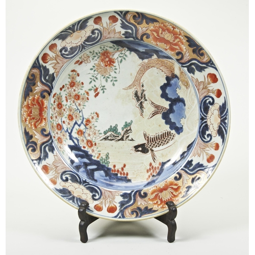 2200 - A LARGE JAPANESE IMARI CHARGEREDO PERIOD, 17TH CENTURY53cm diam