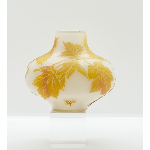 1251 - A BECKMAN AND WEISS CAMEO GLASS VASE10cms high