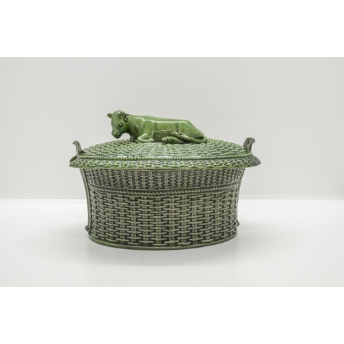 1094 - A GREEN GLAZED CREAMWARE BUTTER BOX AND COVERCirca 1820, the basket weave body with recumbent crown ... 