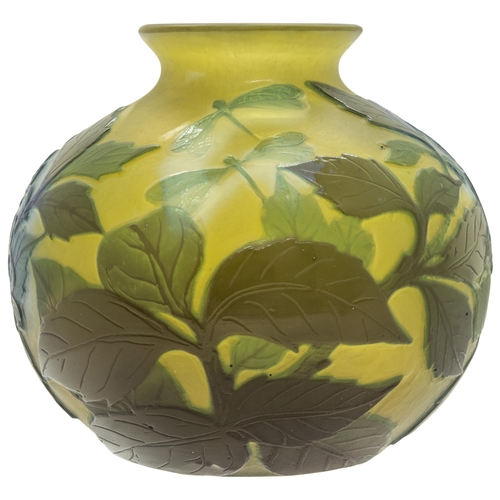 1257 - A CAMEO GLASS VASEcirca 1900, 10cms high