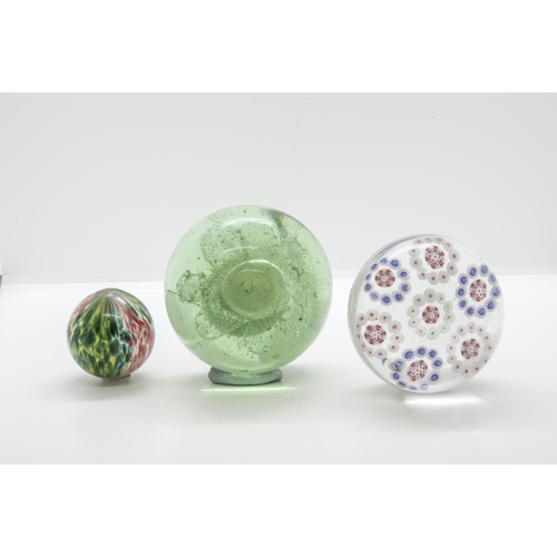 1258 - A MILLEFIORE PAPERWEIGHT19th century with seven concentric circles, together with a 'Sunderland' dum... 