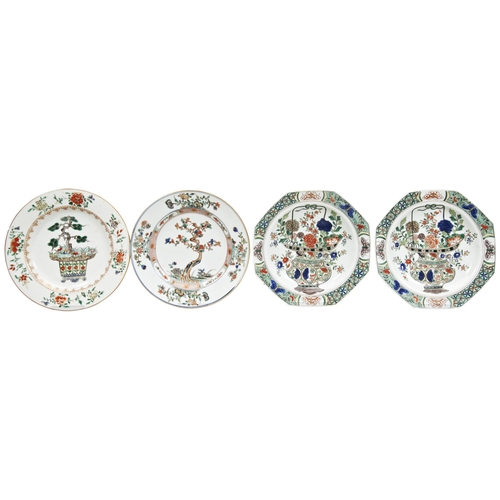 2130 - A PAIR OF CHINESE FAMILLE VERTE OCTAGONAL DISHESQING DYNASTY, 18TH CENTURY22cm wide; together with T... 