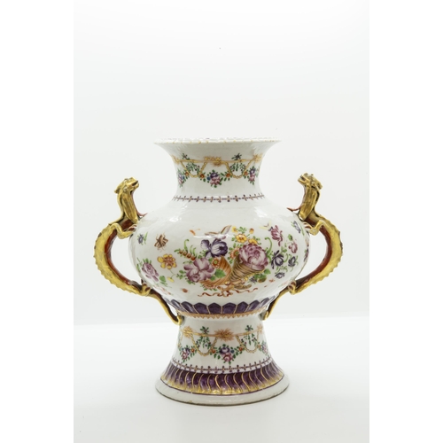 2135 - A CHINESE EXPORT FAMILLE ROSE BALUSTER VASEQIANLONG PERIOD (1736-1795)22.5cm high