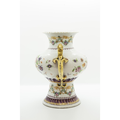 2135 - A CHINESE EXPORT FAMILLE ROSE BALUSTER VASEQIANLONG PERIOD (1736-1795)22.5cm high